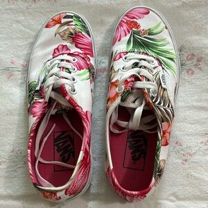 Barely Used cute Vans size 6